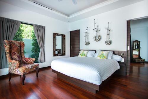 Spacious 4 Bedrooms Private Pool Villa In Phuket