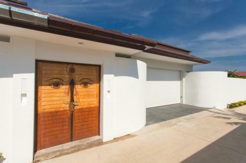 Spacious 4 Bedrooms Private Pool Villa In Phuket
