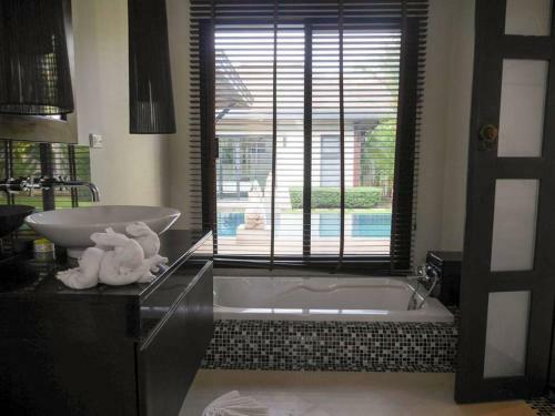 Vacation Pool Villa Naiharn Phuket
