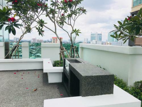 Hostal Pinnacle Tower @ Feel Suites