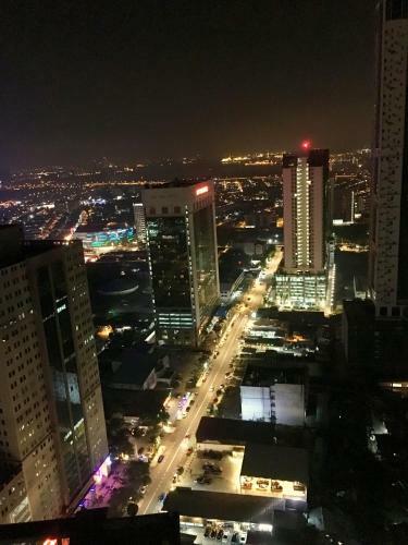 Hostal Pinnacle Tower @ Feel Suites