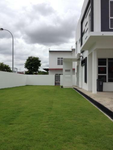 Comfort Holiday Home @ Bukit Indah