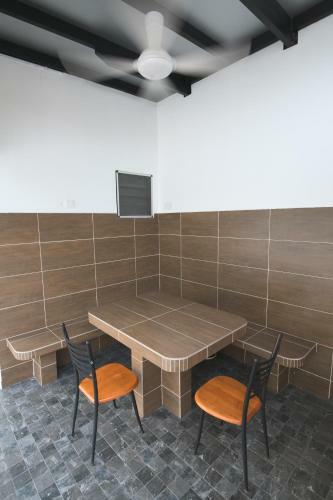 Hostal Ltl Guesthouse
