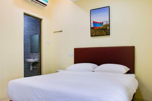 Hotel Oyo 90090 Roselyn Inn 2