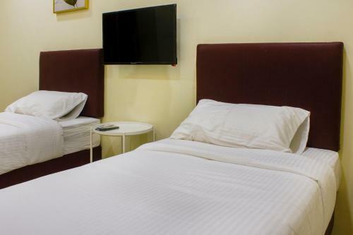 Hotel Oyo 90090 Roselyn Inn 2