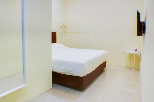 Hotel Oyo 90090 Roselyn Inn 2