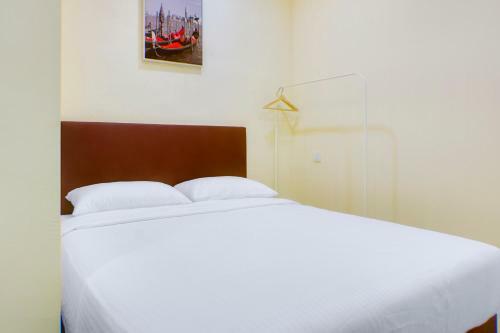 Hotel Oyo 90090 Roselyn Inn 2