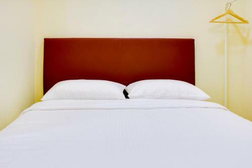 Hotel Oyo 90090 Roselyn Inn 2
