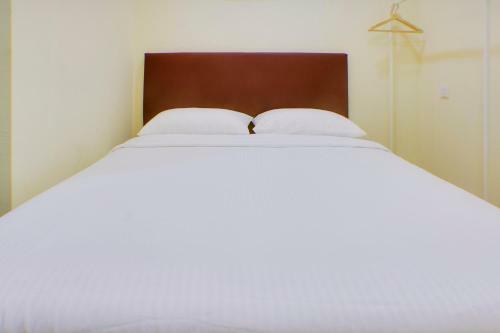 Hotel Oyo 90090 Roselyn Inn 2