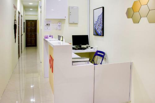 Hotel Oyo 90090 Roselyn Inn 2