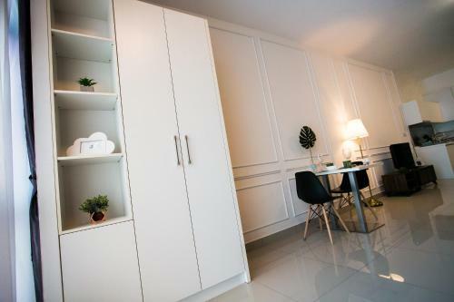 Apartamento White Minimalist Studio @ Twin Galaxy Residences