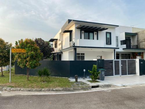 D Luxxe Garden And Private Pool Residence