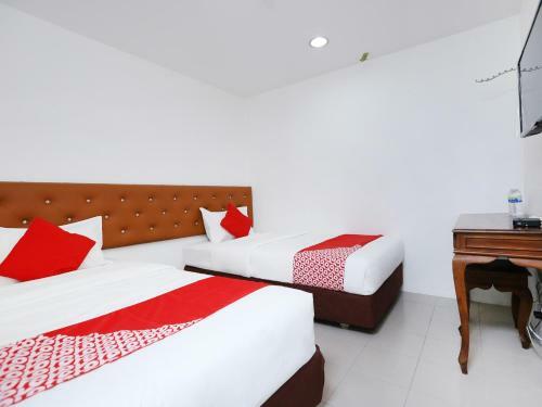 Oyo 89672 Eg Hotel Jj