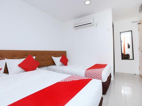 Oyo 89672 Eg Hotel Jj