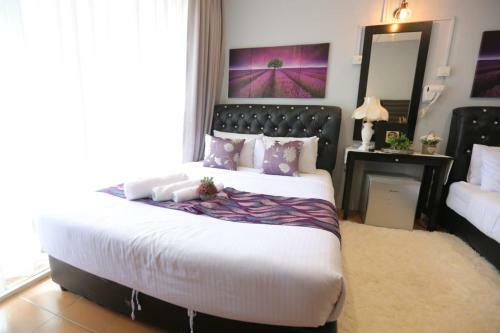 Hotel Ghazrins Garuda Jb