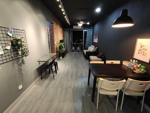 New B Stay Taman Mount Austin 2 Room Unit