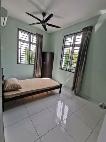 Villa Exotic Homestay-corner 2-storey Park View Bukit Indah