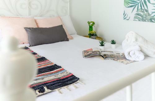 Apartamento Tiffany At Mount Austin - Netflix - Ikea - Toppen - Jusco
