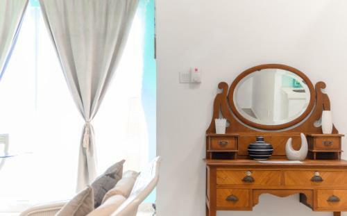 Apartamento Tiffany At Mount Austin - Netflix - Ikea - Toppen - Jusco