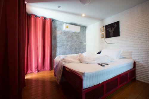 Hostal Patoey House