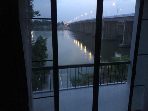 Bed & Breakfast Home By The Bridge - Sha