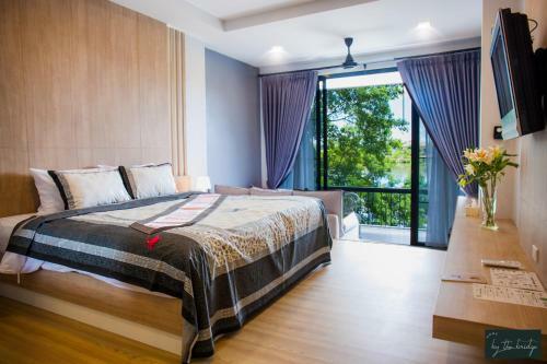 Bed & Breakfast Home By The Bridge - Sha