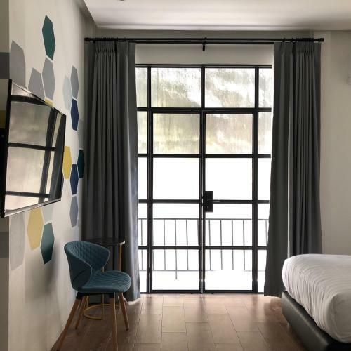 Bed & Breakfast Goodnight Poshtel + Free Netflix