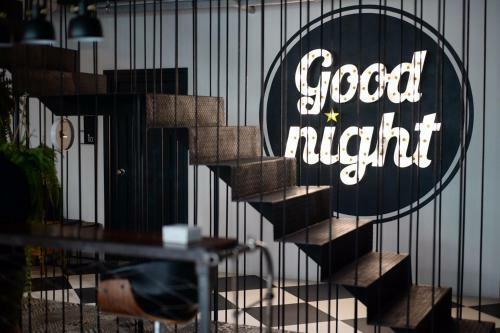 Bed & Breakfast Goodnight Poshtel + Free Netflix