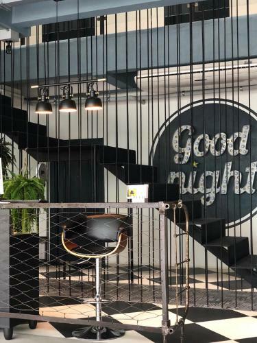 Bed & Breakfast Goodnight Poshtel + Free Netflix