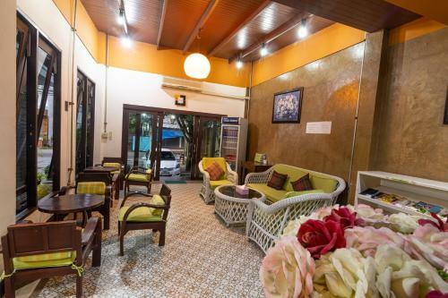 Jj Hut Hotel