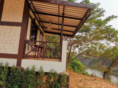 Hotel Rs Phong Riverside Resort