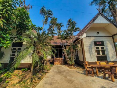Hotel Rs Phong Riverside Resort