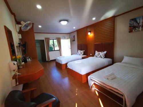 Hotel Rs Phong Riverside Resort