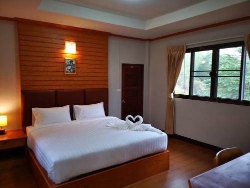 Hotel Rs Phong Riverside Resort