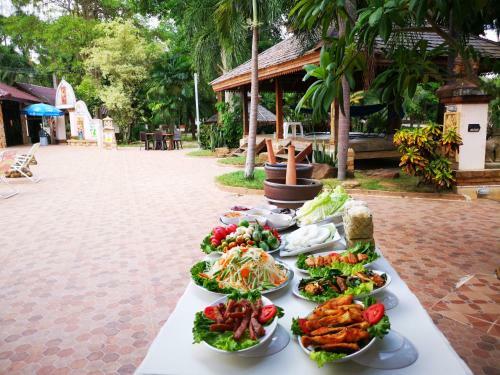 Hotel Rs Phong Riverside Resort
