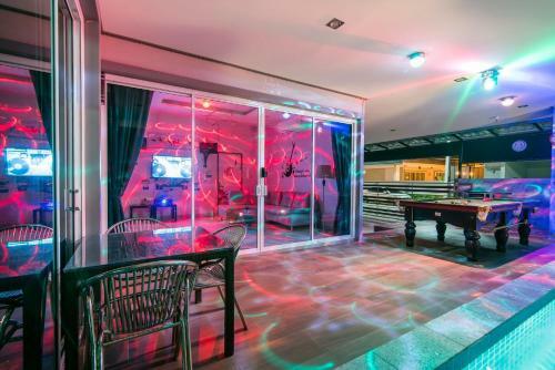 4U Pool Villa