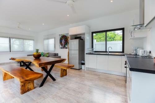 Villa Manuia, 3 Br, 500m, From The Beach
