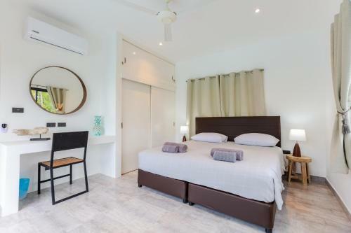 Villa Manuia, 3 Br, 500m, From The Beach
