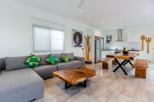 Villa Manuia, 3 Br, 500m, From The Beach