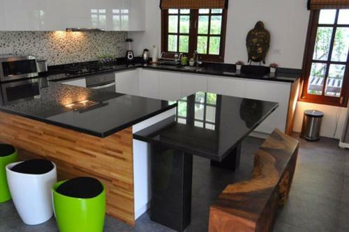 4 Bedroom 5 Palms Villa - 20 Seconds Walk To Beach