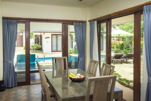 8 Bedroom Villas On Beach Front