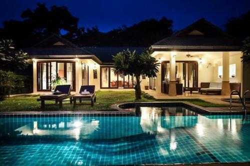 8 Bedroom Villas On Beach Front