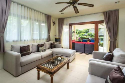 8 Bedroom Villas On Beach Front