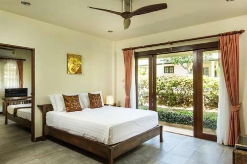 8 Bedroom Villas On Beach Front