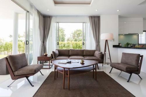 Villa **75% Discount** 3 Bed/4 Bath Sea Views Big Garden