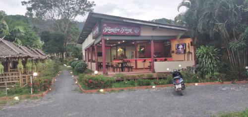 Hotel The Travelers Friend Sha Plus