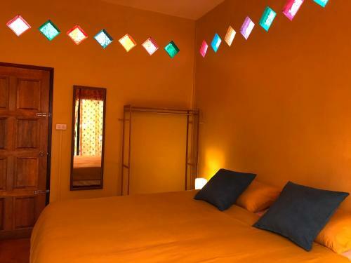 Hostal One World Bungalows