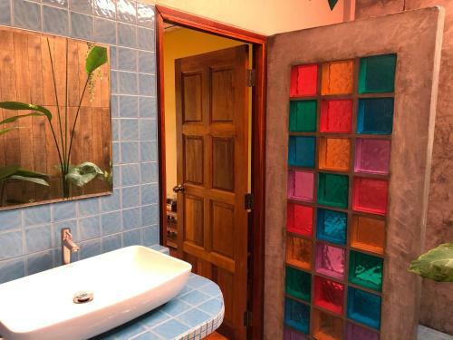 Hostal One World Bungalows