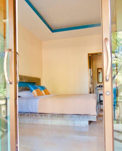 Hostal The Sun Long Beach Resort