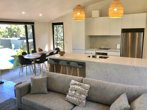 Architect Designed 4 Bedroom With Ocean Views From Every Room